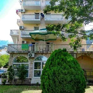 Jana Apartments