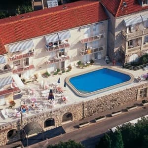 Komodor Hotel