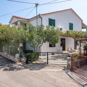 Ruza Apartment & Rooms