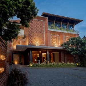 Fourteen Roses Boutique Hotel