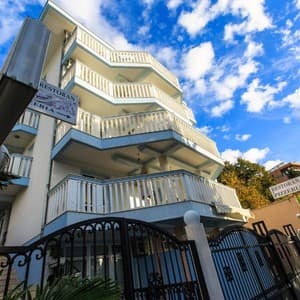 Готель Perovic Sutomore Villa — Барська рівʼєра, Чорногорія