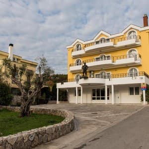 Готель Crnogorska Kuca — Подгориця, Чорногорія