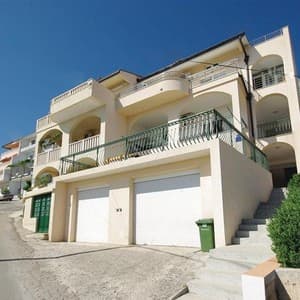 Pavlinovic Apartmani Kastel Kambelovac