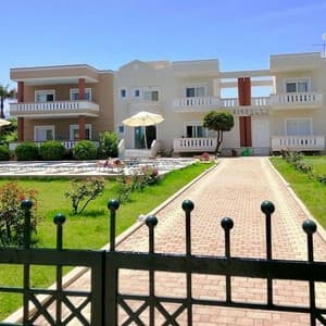 Chrisselen Apartments