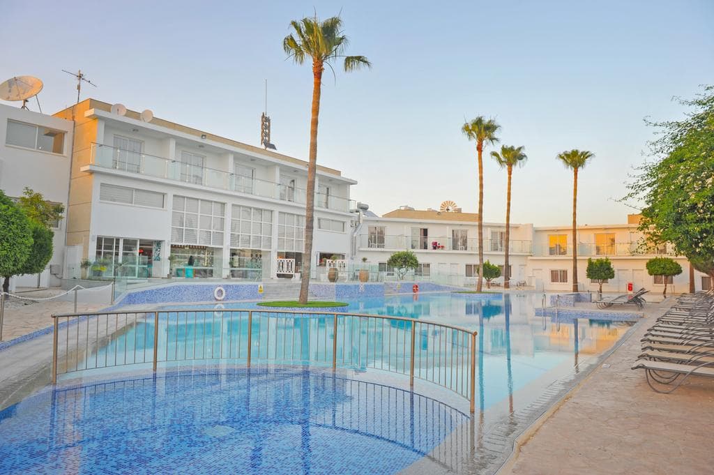 Fedrania Gardens Hotel