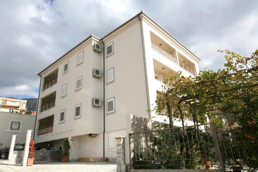Petrovic Vila Ulica Ive Lole Ribara 14