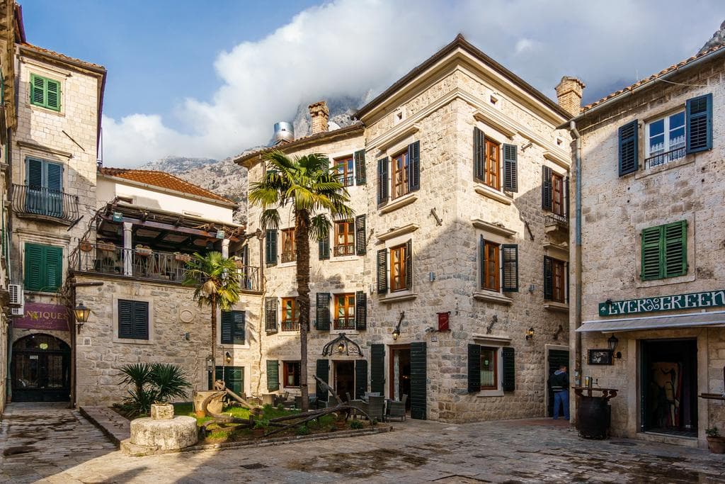 Monte Cristo Hotel