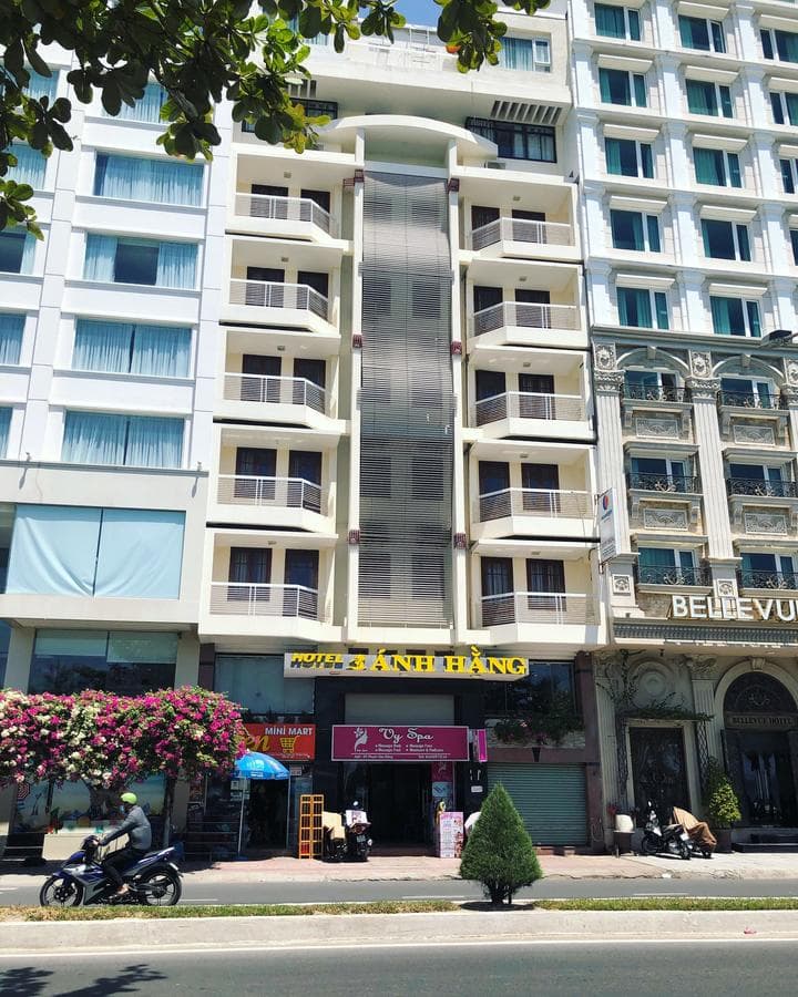 Moonlight hotel