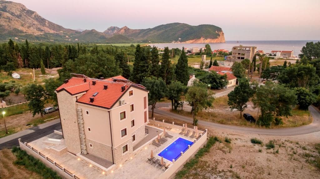 Luxury Queen Apartments
