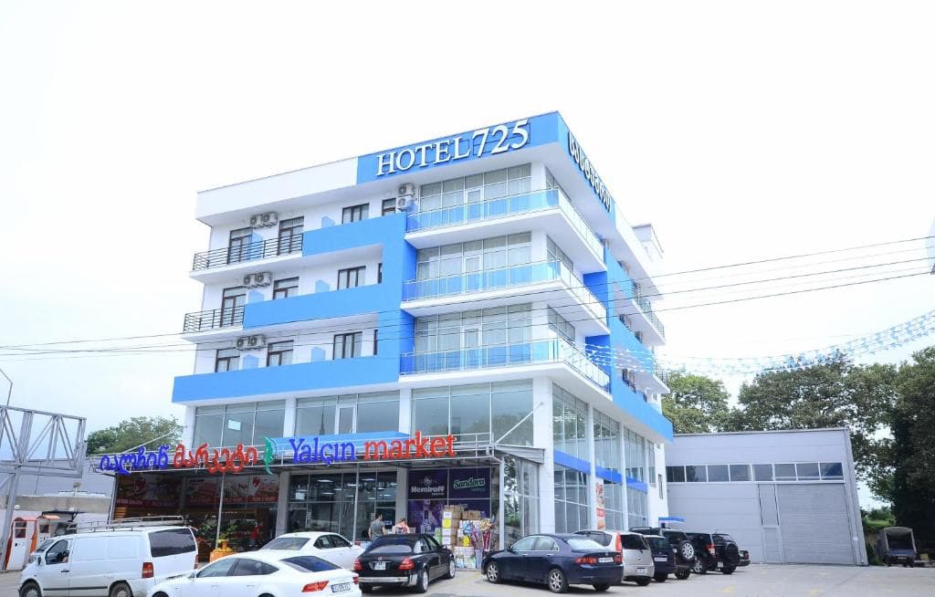 725 B Hotel