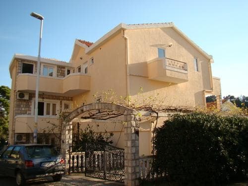 S-lux Guest House
