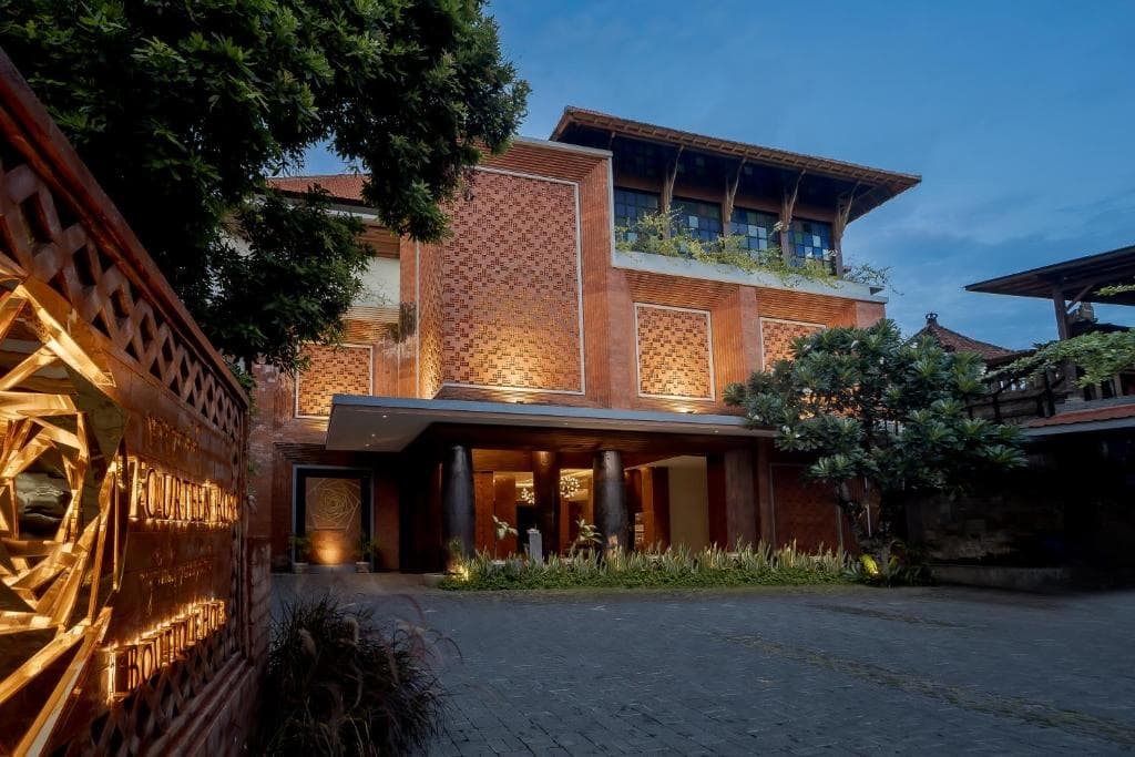 Fourteen Roses Boutique Hotel