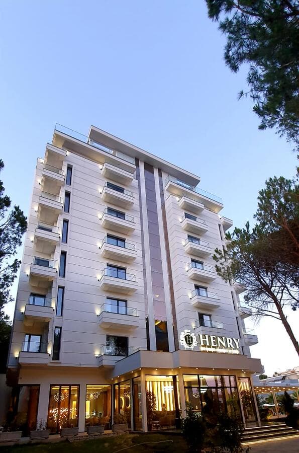 Henry Resort & Spa