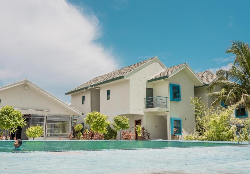 Long Beach Laamu Guest House