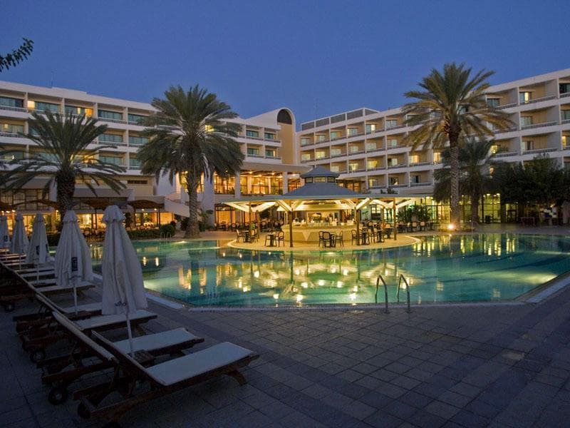 Готель Constantinou Bros Pioneer Beach Hotel — Пафос, Кіпр