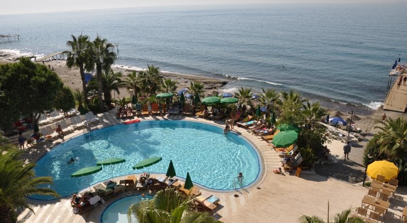 Anitas Beach Hotel