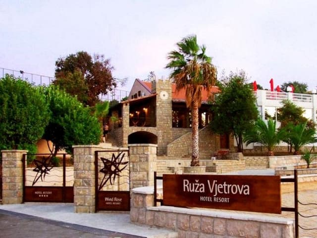 Wind Rose Hotel Resort