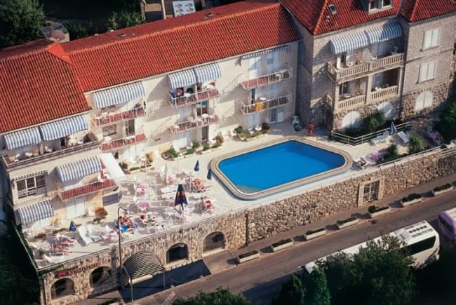 Komodor Hotel
