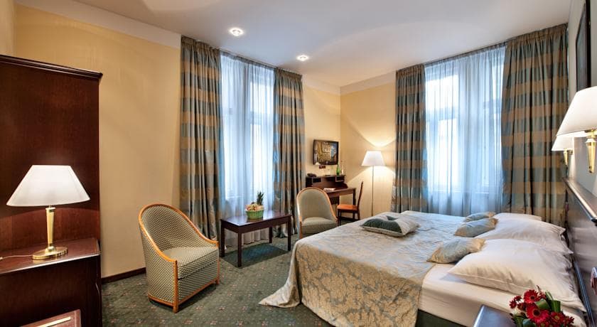 EA Hotel Downtown