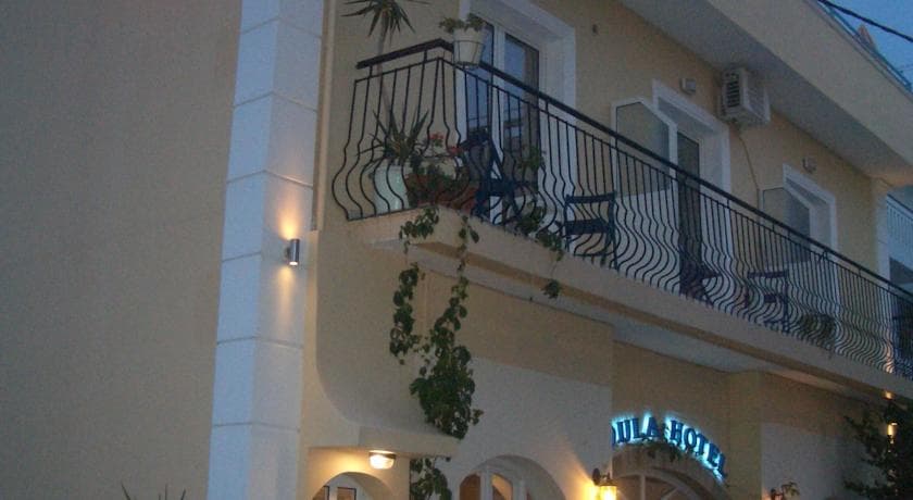 Voula Hotel & Apartments