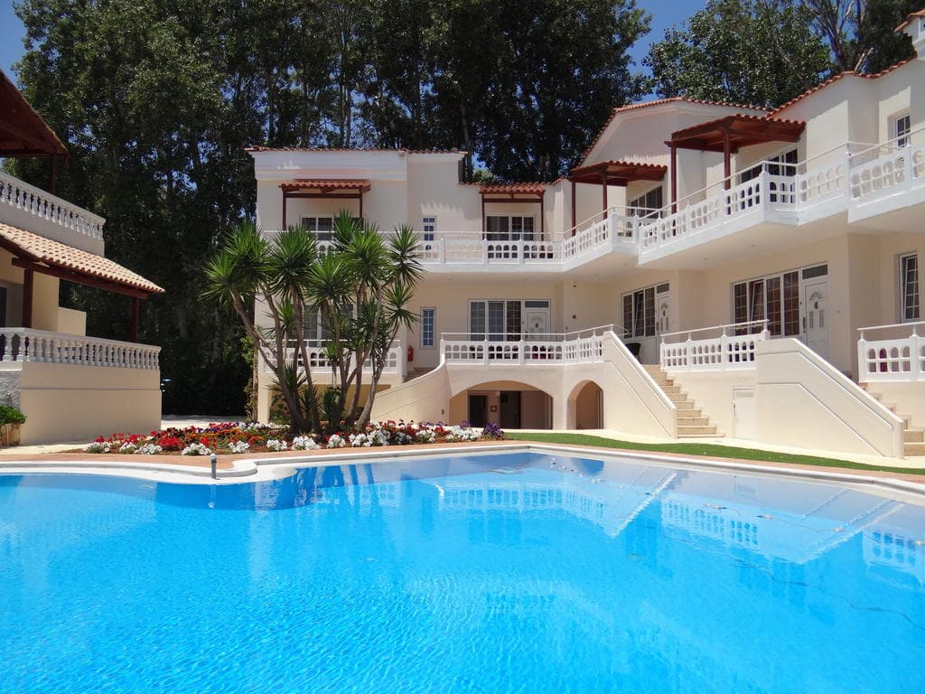 Perla Beach Apartments