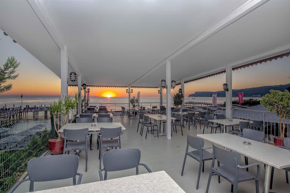 Armas Beach Hotel