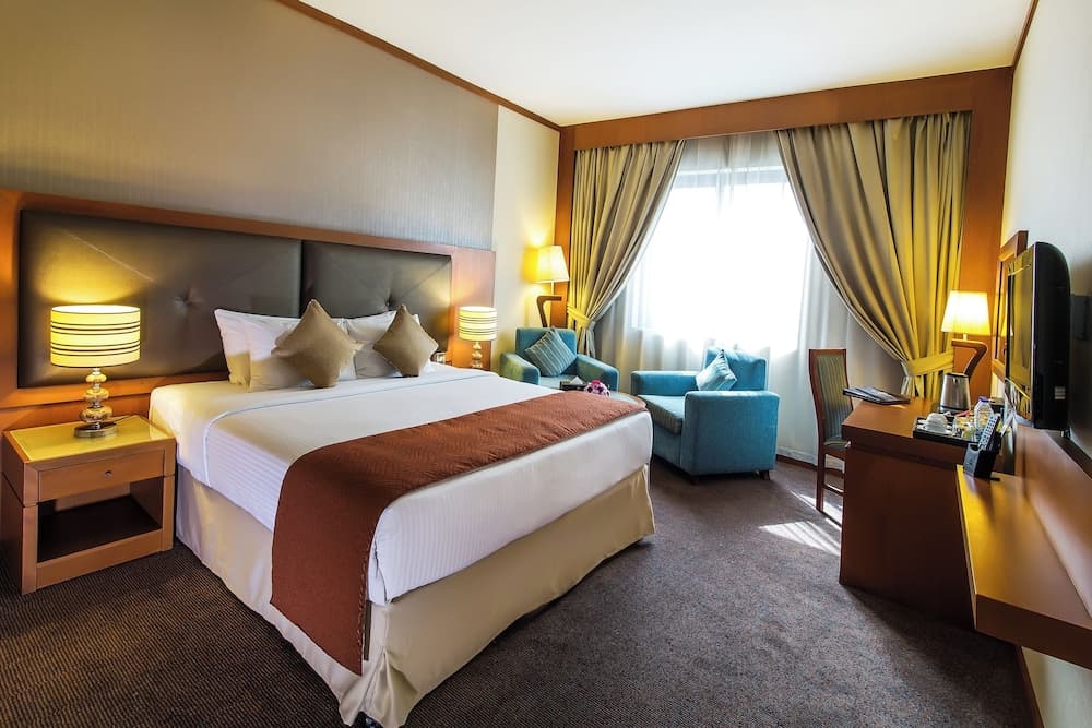 Landmark Summit Hotel