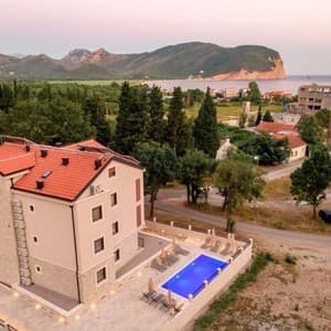 Luxury Queen Apartments