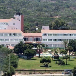 Adelais Bay Hotel