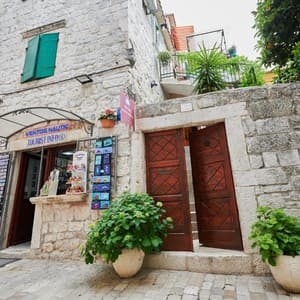 Ivica Apartment & Room