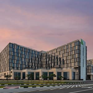 Holiday Inn Dubai al Maktoum Airport