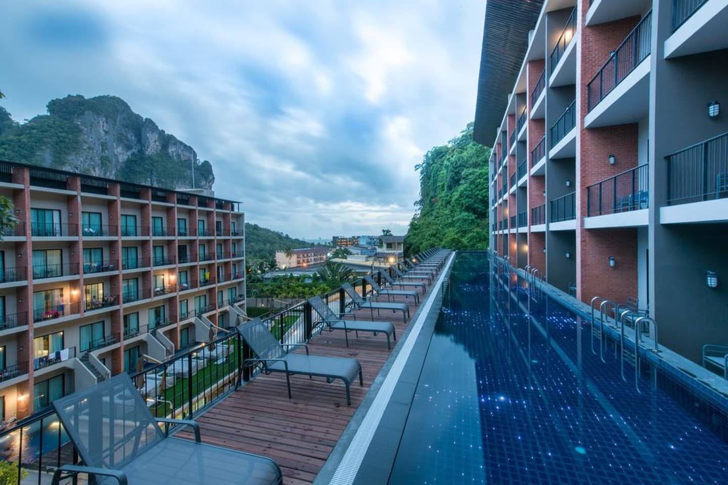 Sugar Marina Resort Cliffhanger Aonang