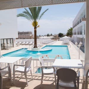 Готель Liquid Hotel Apartments — Айя Напа, Кіпр
