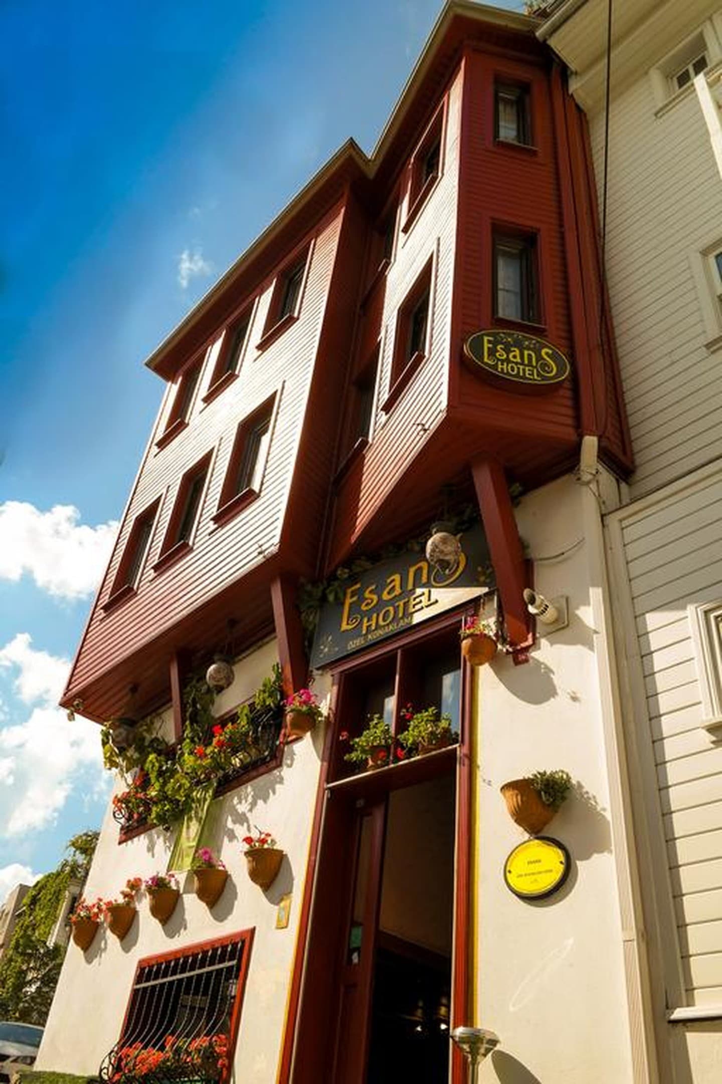 Esans Hotel