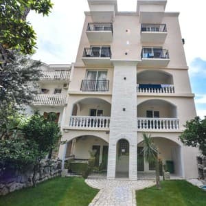Guest House Adrovic 110