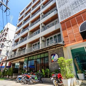 77 Bangla Hotel