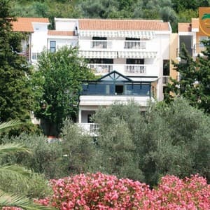 Готель Lutovac Villa — Будванськая Рівʼєра, Чорногорія