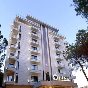 Henry Resort & Spa