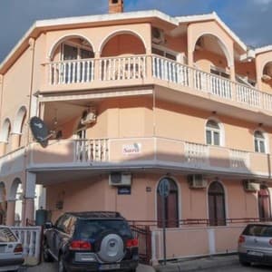 Готель Sara Studio Apartmani Ferona — Будванськая Рівʼєра, Чорногорія