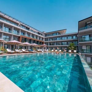 Royal Blue Resort & Residences Kavac