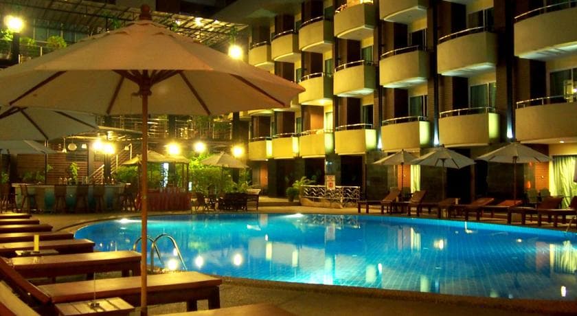 Baron Beach Hotel Bang Lamung