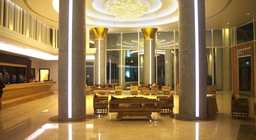Aiyara Grand Hotel Prathumnak
