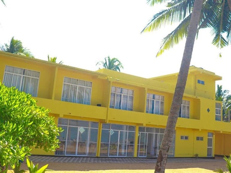 Oreo Beach Hotel