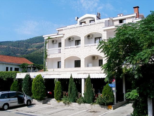 Grbalj Hotel