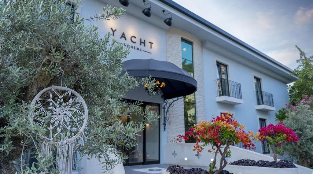 Yacht Boheme Hotel