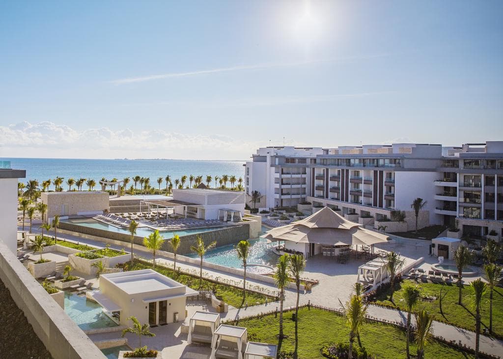 Majestic Elegance Costa Mujeres Family