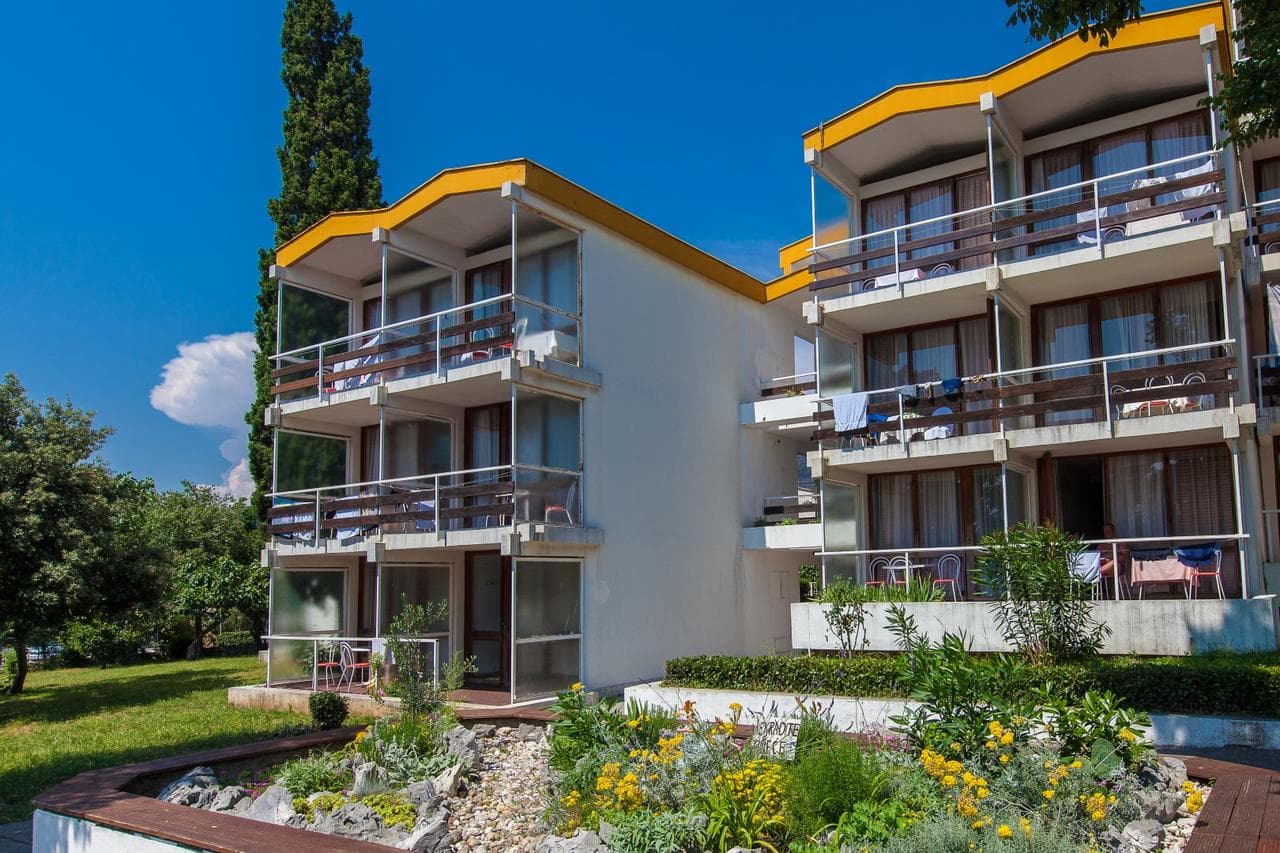 Slaven Hotel & Pavillions