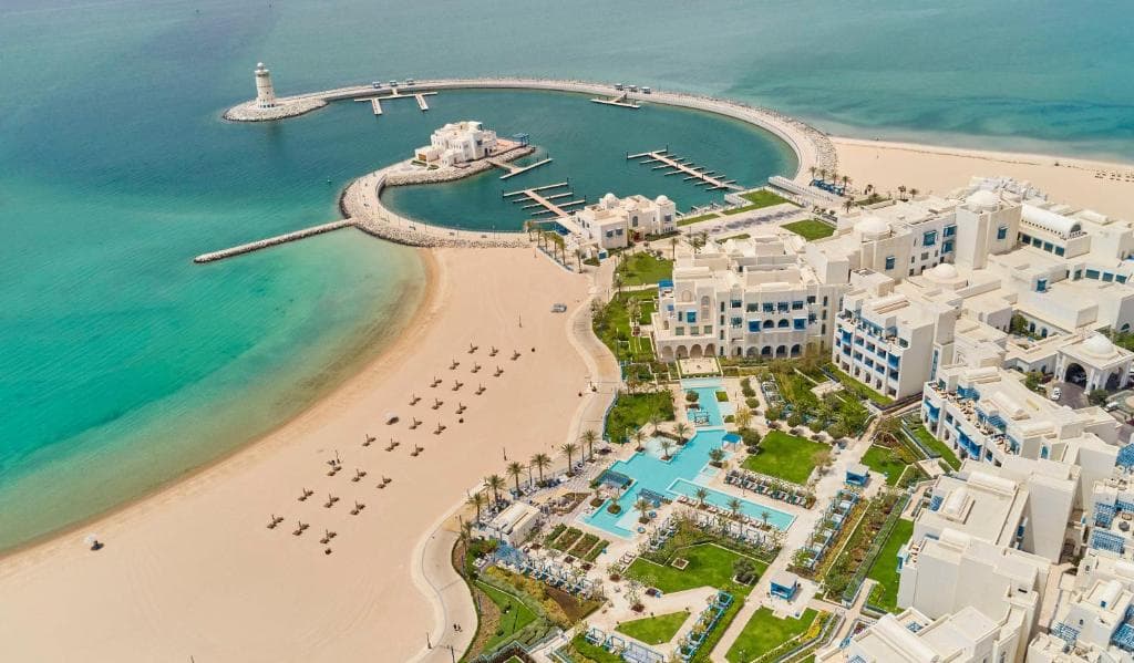 Hilton Salwa Beach Resort & Villa Abu Samra