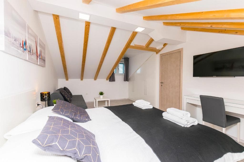 Adriatic Suites Apartments & Rooms