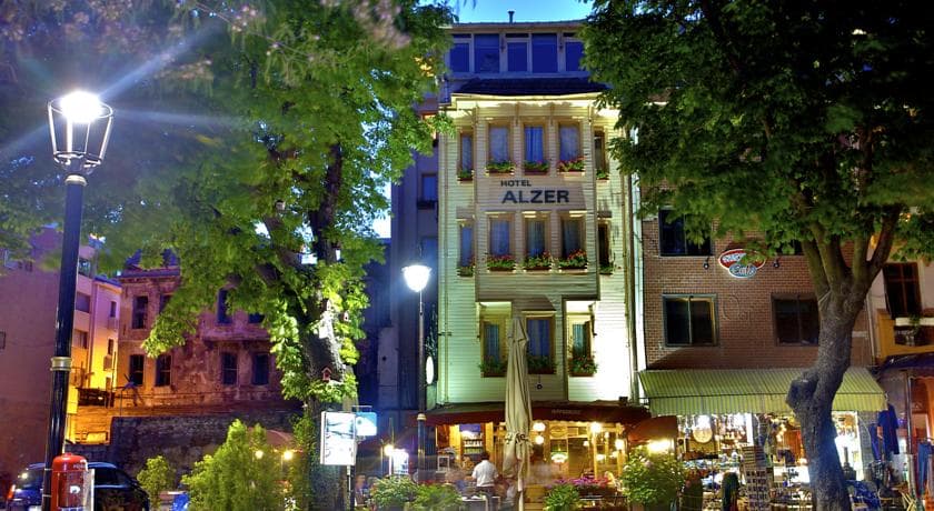 Alzer Hotel